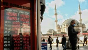 Die türkische Lira fällt von Tiefststand zu Tiefststand