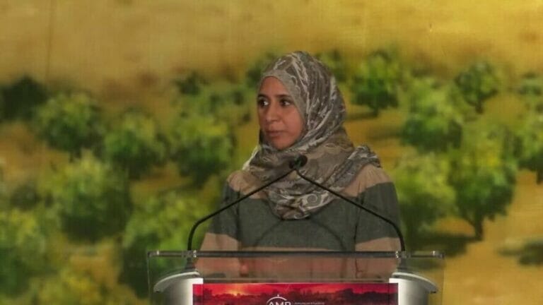Zahra Billoo während ihrer antisemitischen Rede auf "Convention for Palestine"