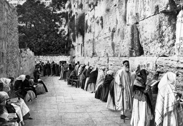 Die Klagemauer in Jerusalem (hier eine Aufnahme aus dem Jahr 1900) war einer der Gegenstände im Rechtsstreit zwischen Arabern und Juden. (© imago images/United Archives International)