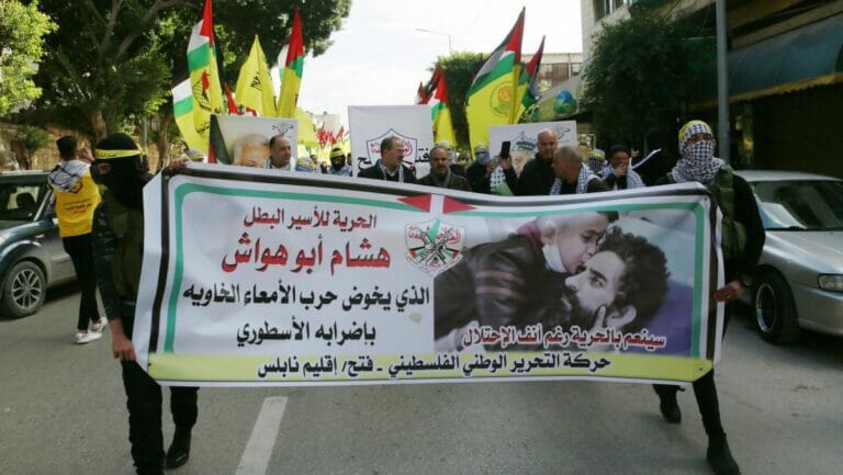 Solidaritätsdemonstration von Mahmud Abbas' Fatah-Bewegung mit dem in Hungerstreik getretenen Hisham Abu Hawash