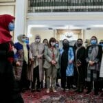 Geflohene afghanische Richterinnen und Anwältinnen zu Besuch bei Griechenlands Präsidentin Katerina Sakellaropoulou