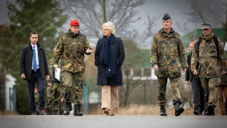 Deutschlands Verteidigungsministerin Christine Lambrecht