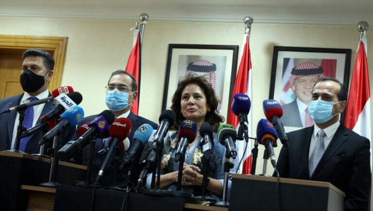 Die Energieminister des Libanons, Ägyptens, Jordaniens und Syriens bei einer Beratung über Erdgaslieferungen in den Libanon