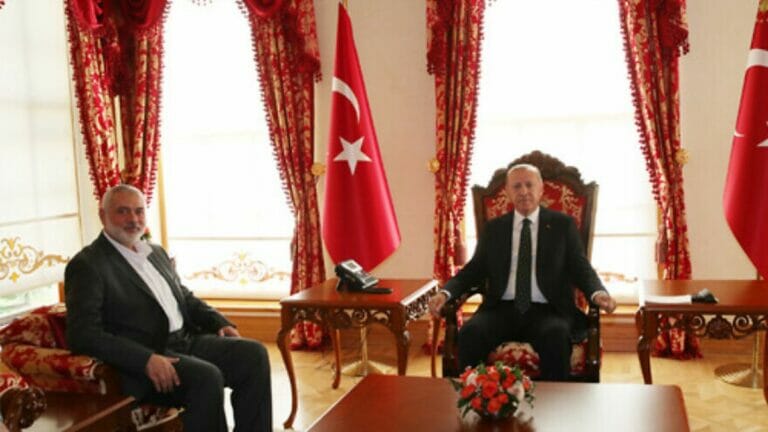 Hamas-Führer Ismail Haniyeh bei einem Treffen mit Türkeis Präsident Haniyeh