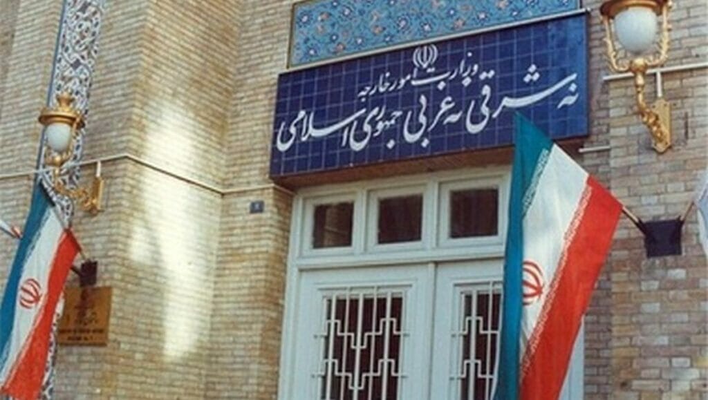 »Weder Osten noch Westen«: Iranisches Außenministerium in Teheran