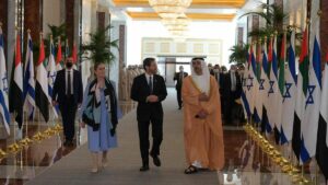 VAE-Außenminister Abduallah bin Zayad al Nahyan begrüßt Israels Präsident Isaac Herzog in abu Dhabi