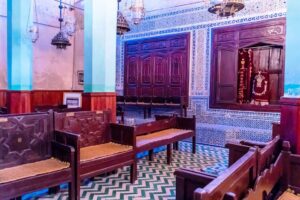 Innenraum einer Synagoge in Fès. In ganz Marokko werden jüdische Stätten und Einrichtungen restauriert. (© imago images/ZUMA Wire)