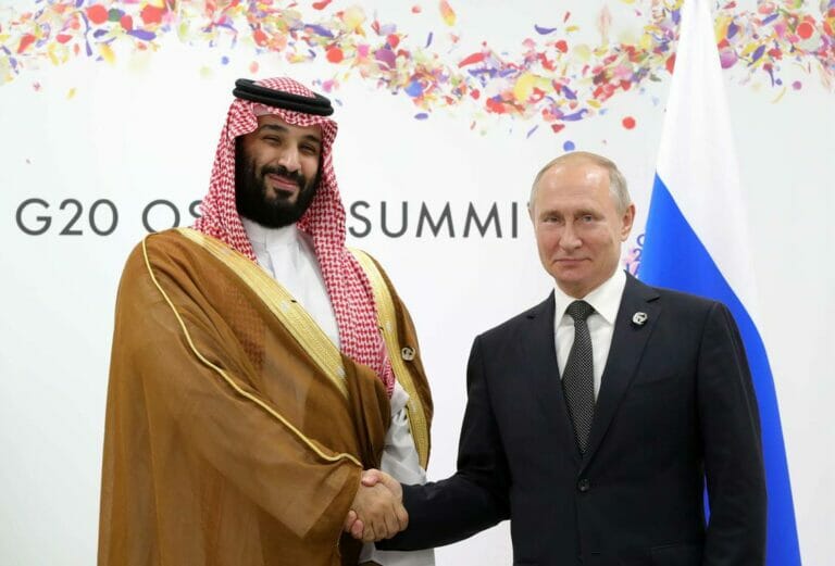 Russlands Präsident hat keine Berührungsängste gegenüber dem Kronprinz von Saudi-Arabien. (© imago images/ITAR-TASS)