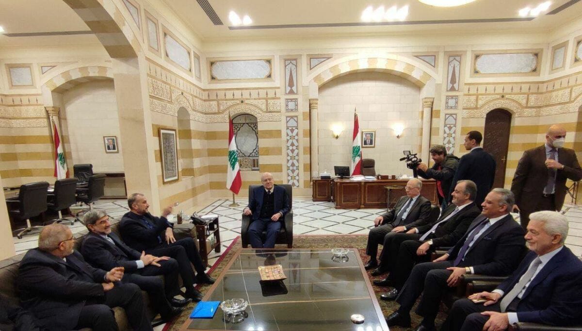 Irans Außenminister Hossein Amir-Abdollahian mit den nicht eingeladenen Ministern bei Premierminister Mikati