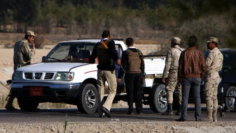Ägyptisches Sicherheitspersonal auf Patroulile im Nord-Sinai