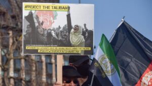 Afghanenen in London demosntrieren gegen die Taliban