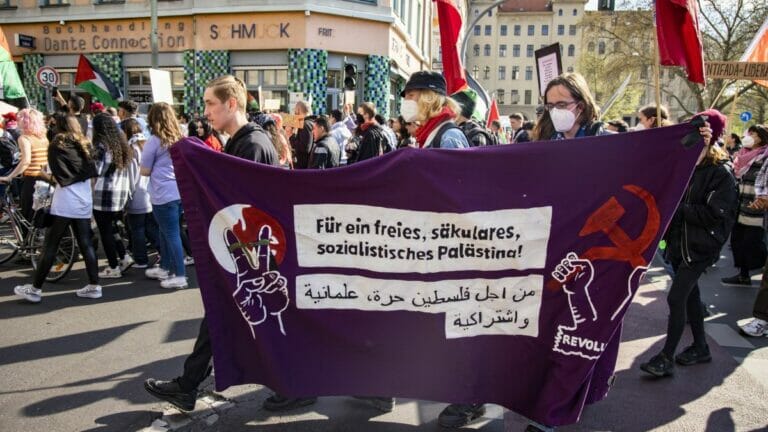 An der Demonstration nahm auch auch der Berliner Verband von Solid, der Jugendorganisation der Linkspartei, teil