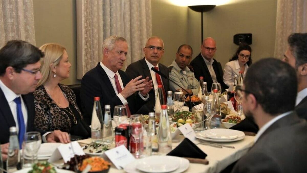 Israels Verteidigungsminister Gantz beim Ramadan-Fastenbrechen mit arabischen Diplomaten