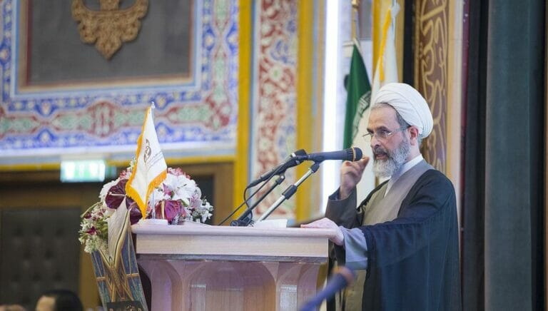 Alireza Arafi beim Freitagsgebet in der iranischen stadt Qom