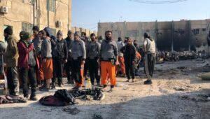 Nach dem ausbruch wiedergefasste IS-Häftlinge im Hasaka-Gefängnis