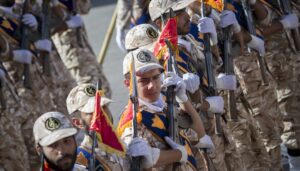 Soldaten der Revolutiosngarden bei einer Militärparade im Iran