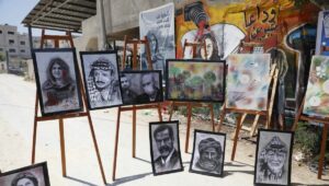 Bilderausstellung in Dschenin zu Ehren der getöteten Journalistin Shireen Abu Akleh