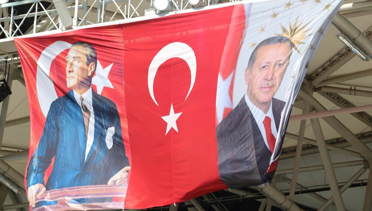 Versucht Erdogan mal wieder, sich als starker Mann der Türkei derzustellen