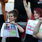 Libanesinnen feiern den einzug ihrer Kandidaten in Parlament