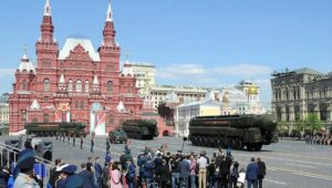 Russische Atomraketen auf Militärparade in Moskau
