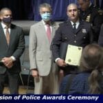 Der Polizeibeamte Ismail Quran aus Cleveland erhält die Ehrung »Polizist des Jahres«