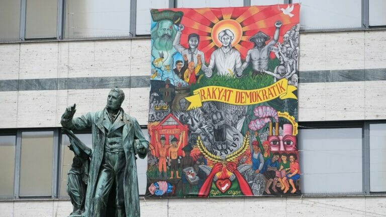 Propagandakitsch als Kunst auf der documenta in Kassel