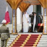 Irans Präsident Ebrahim Raisi empfängt im Mai 2022 den Emir von Katar Tamim bin Hamad Al Thani