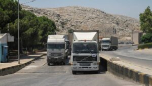 Der letzte UNO-Konvoi mit Hilfsgütern passiert den Grenzübergang Bab al-Hawa zwischen Syrien und der Türkei