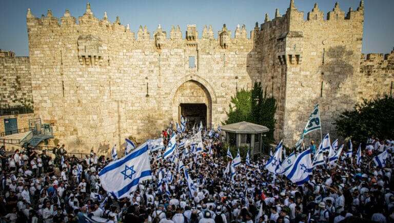 Neben vielen friedlich Feiernden nahmen auch rechte Gruppen am Jerusalem-Tag teil