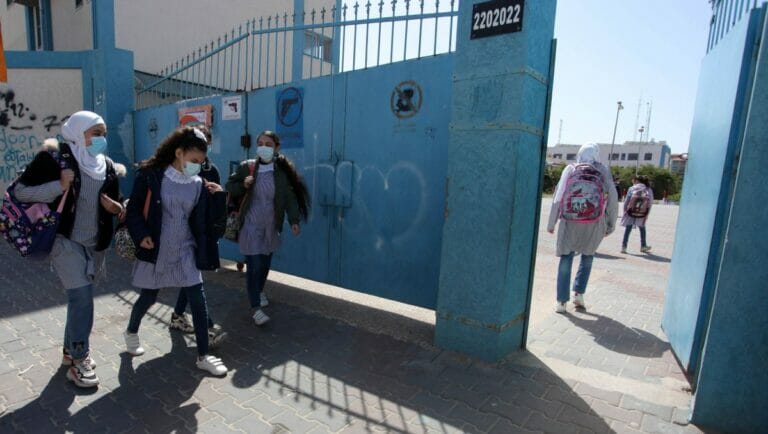Mädchen in Gaza beim Besuch einer UNRWA-Schule