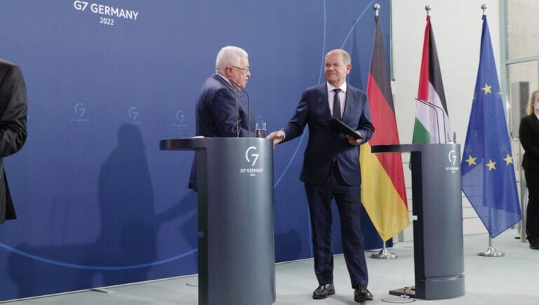 Pressekonferenz von Olaf Scholz und Mahmud Abbas im Berliner Kanzleramt
