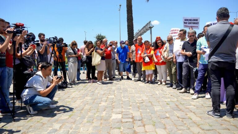 Türkische Journalisten demonstrieren für Pressefreiheit