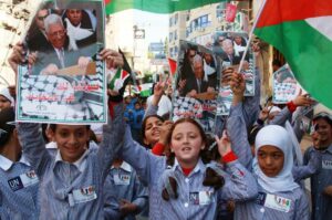 Palästinensische Schulbücher lehren systematisch Hass auf Israel und lobpreisen Gewalt und Märtyertum. (© imago images/ZUMA Wire)