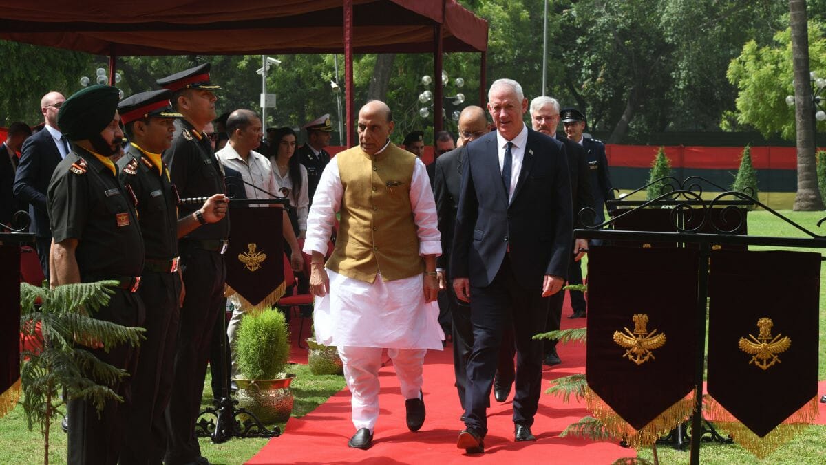 Israels Verteidigungsminister Benny Gantz zu Besuch bei seinem indischen Amtskollegen Raksha Mantri Rajnath Singh