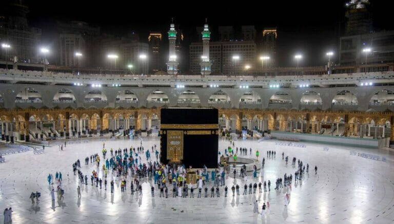 Die Kaaba in der Großen Moschee in Mekka