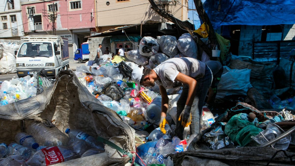 Syrische Flüchtlinge im tütkischen Gaziantep sortieren und verkaufen recyclebaren Müll