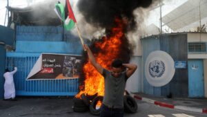 Palästinenser demonstrieren vor dem UNRWA-Hauptquartier in Gaza