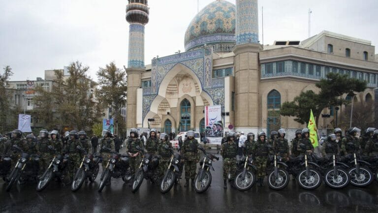 Die Basidsch-Milizen haben ihre Stützüpunkte in Moscheen