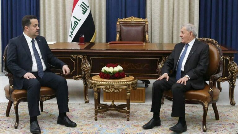 Der mit der Regierungsbildung beauftragte Premierminister, Muhammad Shia Al-Sudani bei einem Treffen mit dem irakischen Präsidenten Abdullatif Mohammed Jamal