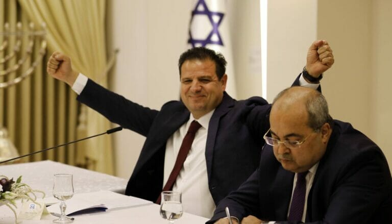 Ändern Ayman Odeh und Ahmad Tibi ihren bisherigen Kurs, sich einer Regierungsteilnahme strikt zu verweigern?