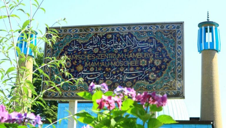 Die Imam-Ali-Moschee (Blaue Moschee) vom Islamischen Zentrum Hamburg (IZH)
