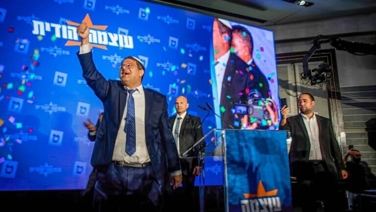der den extrem rechten Block der Religiösen Zionisten anführende Itamar Ben-Gvir feiert Wahlerfolg