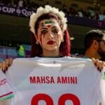 Wurde in Katar aus dem Stadion verbannt: Iranische Demonstrantin gegen das Regime