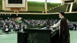 Irans Präsident Risi spricht vor dem Parlament