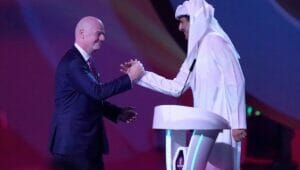 FIFA-Präsident Gianni Infantino und der Emir von Jatar Tamim bin Hamad Al Than