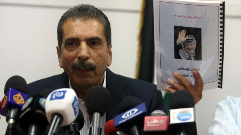 Tawfik Tirrawi präsentiert den Untersuchungsbericht zu Arafats Tod