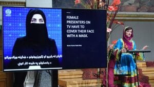 Seit ihrer Machtübernahme schränken die Taliban sukzessive die Frauenrechte ein