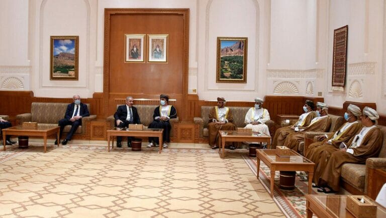Der Premierminister der Palästinensischen Autonomiebehörde, Mohammed Ishtayeh zu Besuch beim Schura-Rat des Oman