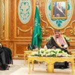 Der saudische König Salman bin Abdulaziz mit Kronprinz Mohammed bin Salman