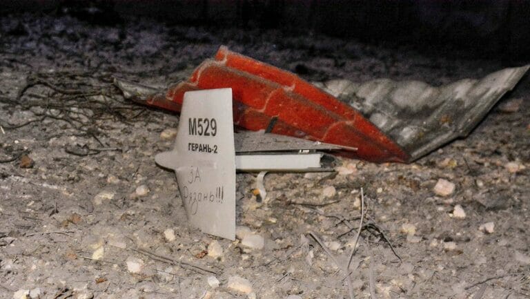 Überreste einer von Russland gegen die Ukraine eingesetzten iranischen Drohne